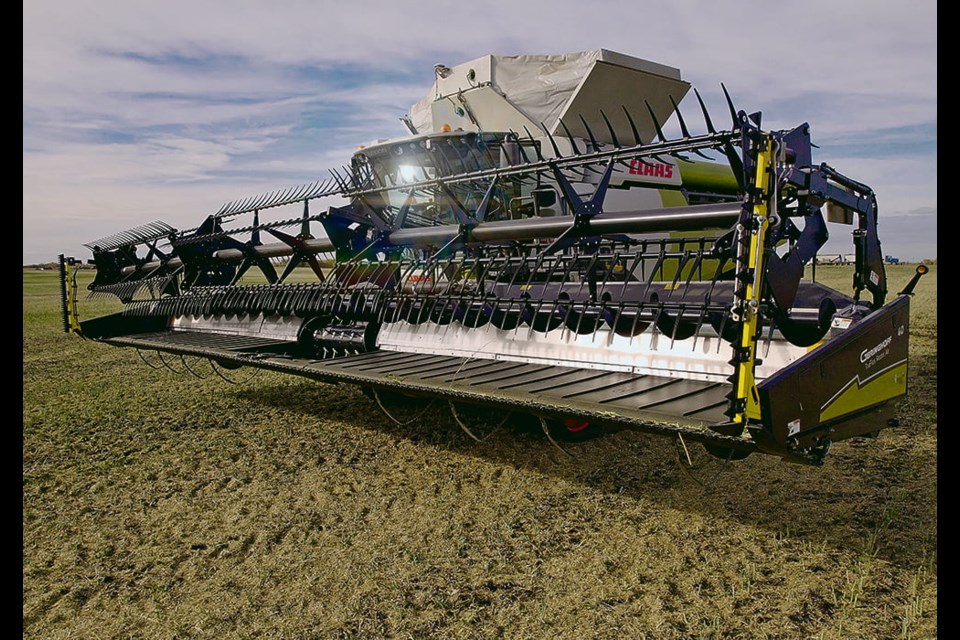 The TruFlex Razor header from the German company Geringhoff uses three separate sections for ground contouring.