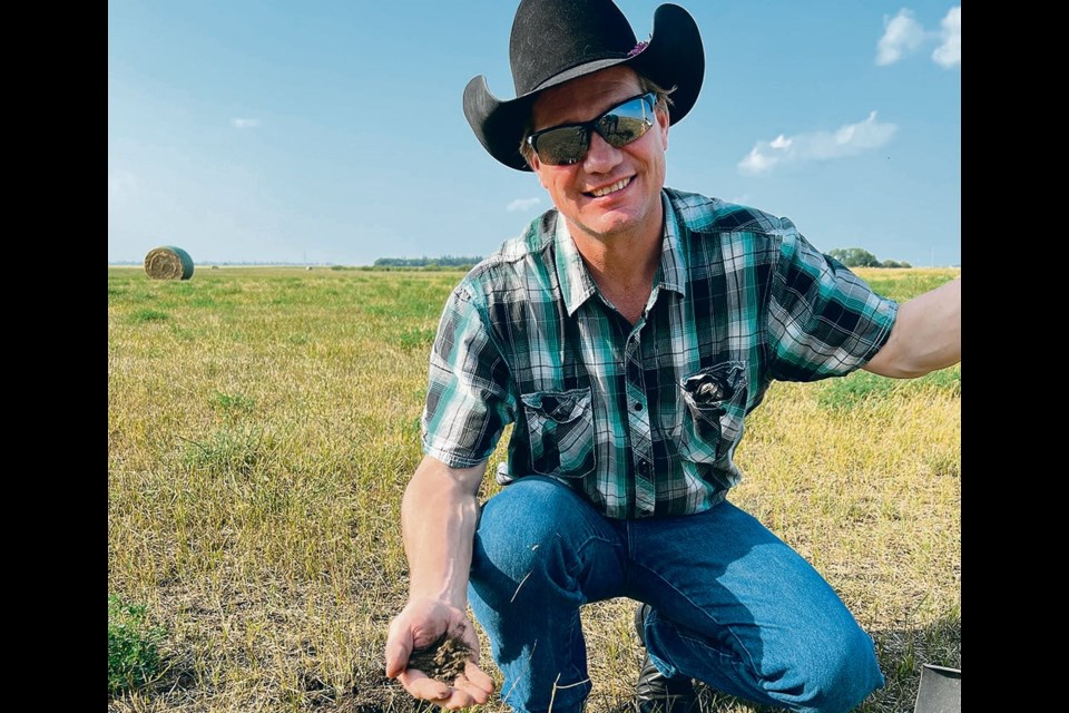 Steve Kenyon had a close look at the soil at Steven Balzer’s pasture near Langham, Sask. 