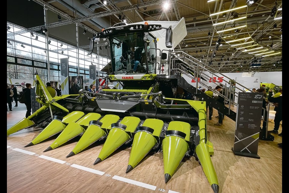 Claas’ partial electric drive for combines uses its diesel engine to charge the electric system while under regular load, which is then ready to kick in during the next high-demand period. 
