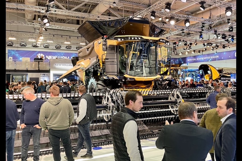 The engineering of the CR11 won the gold medal in the Agritechnica innovation competition, scoring first out of 218 entries from around the world. New Holland believes that the new CR11 will break the world grain harvesting speed record set by its CR 10.90 combine. 