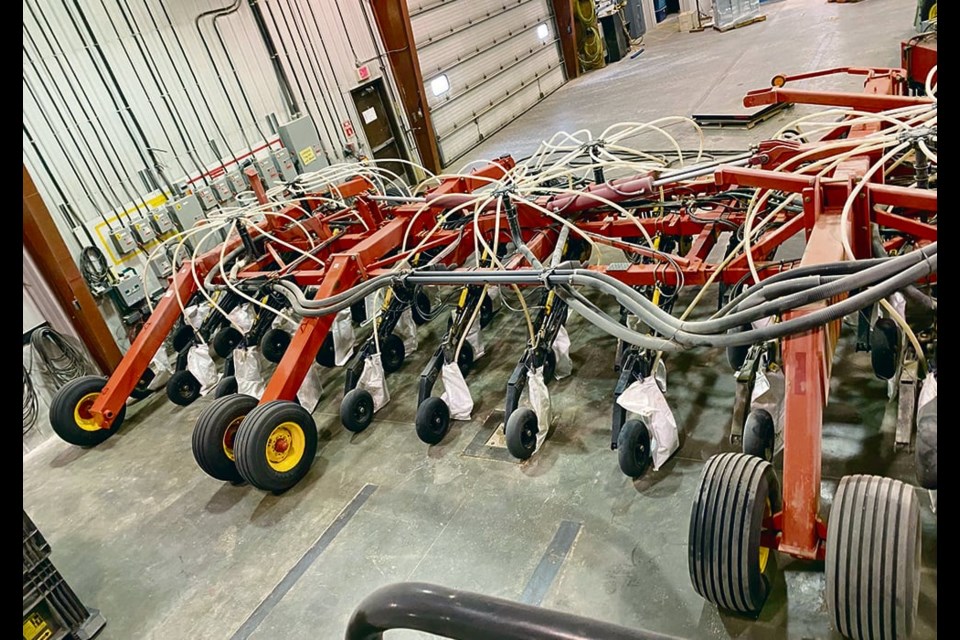 PAMI researcher Charley Sprenger used a 65-foot 2010 Bourgault Paralink hoe drill 3310 with a 6550 cart to find out if fan speed affects seed damage rates in peas. This rig has six secondary manifolds, each with 11 openers, for a total of 66, a configuration with the potential for increased seed damage. It was chosen from a list of commonly used seeder set-ups in Manitoba. 