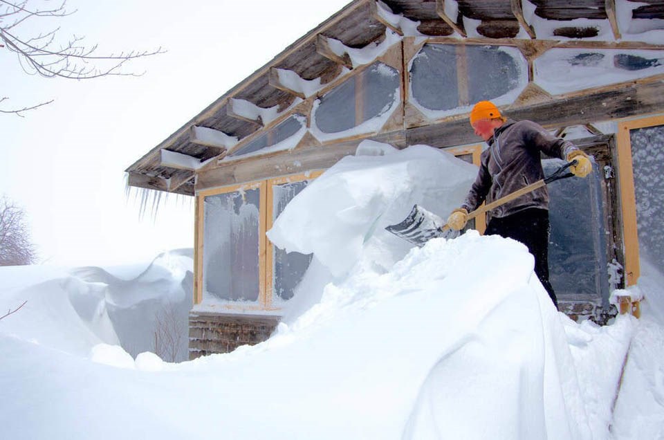 101164_web1_61374_web1_april-snowstorm-excavating-2022