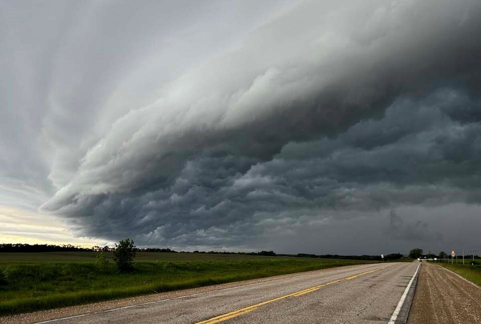 142150_web1_thunderstorm-near-miami-june-22-as-3