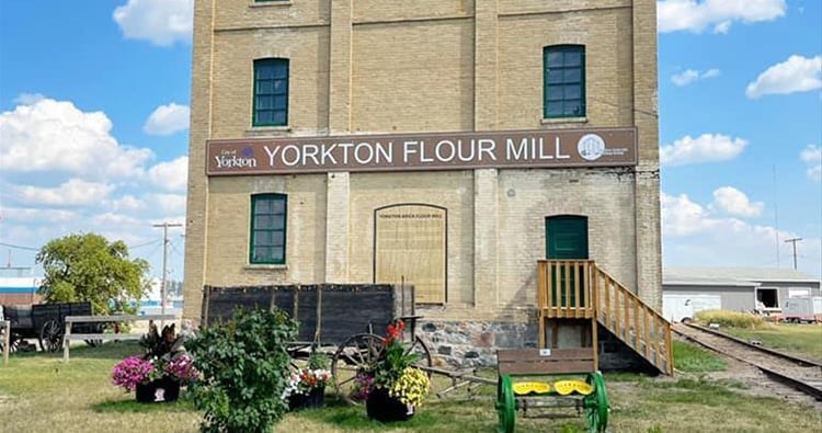 A new interpretative centre will be built on the same site as a 125-year-old flour mill in Yorkton. 