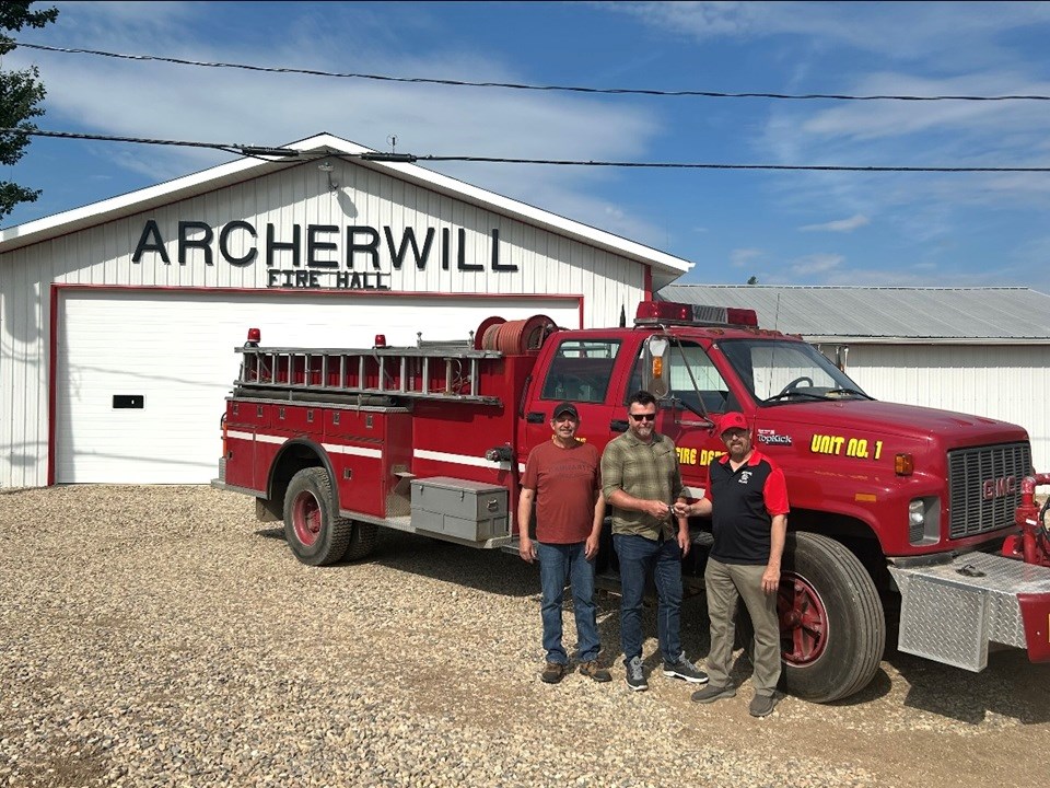 archerwill-gifting-fire-truck-to-star-city