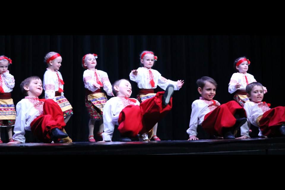 Three and four-year olds perform a Poltava number.