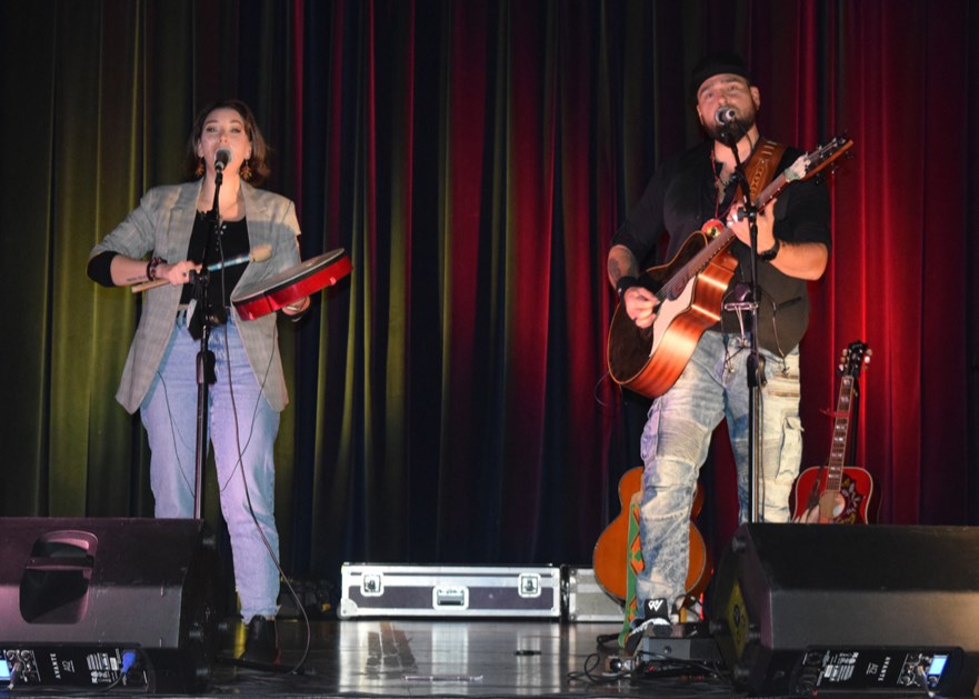 The husband-and-wife team of Chelsey June and Jaaji (YAAH’-YEE) brought their skilled musicianship, effortless harmonies and captivating storytelling to Canora on Nov.8.