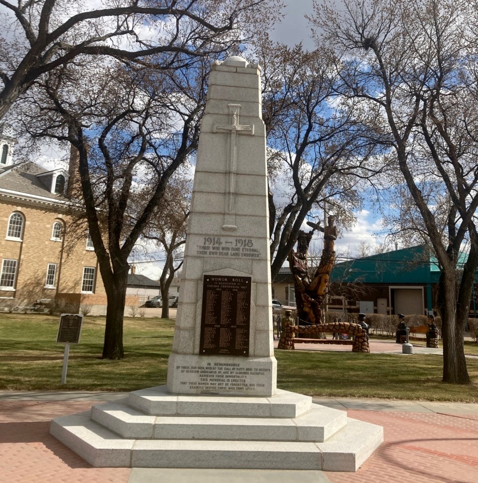 estevan-cenotaph