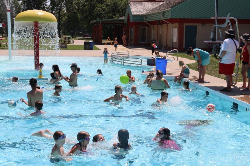leisurecentre-weyburn-swim1
