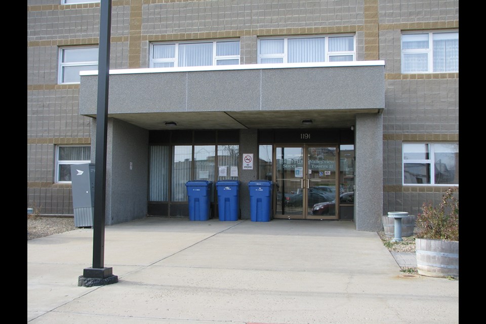 Valleyview Towers II, unlike Tower I, has no chairs or benches near the main door. Tenants say chairs that belonged to the tenant association were removed by the Battlefords Housing Authority earlier this year and the blue bins placed there instead. The removal of their chairs is among the complaints tenants have lodged against the Battlefords Housing Authority in five new claims made to the Office of Residential Tenancies. 