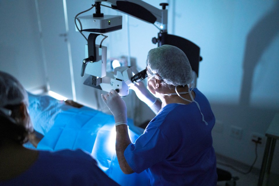 gettyimages-eye-surgery