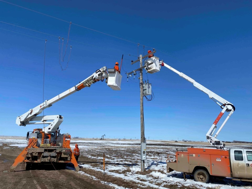 SaskPower crews power lines