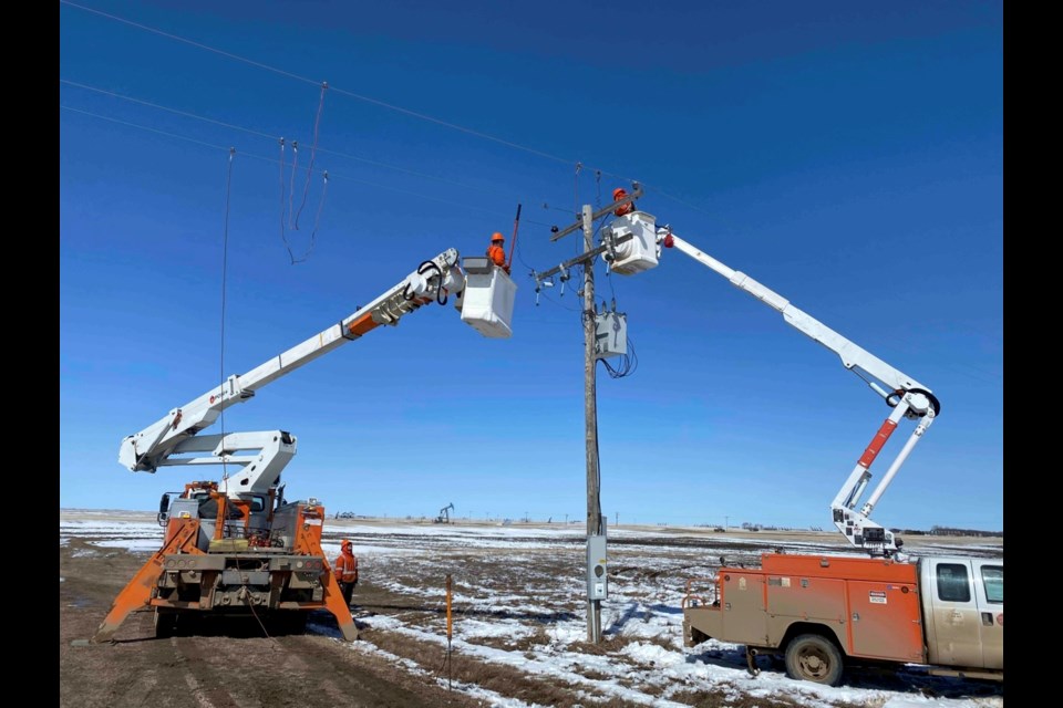 SaskPower crews worked to restore power to 22,000 customers April 26-27 as a result of tripping of a transmission line. (SASKTODAY.ca file photo)