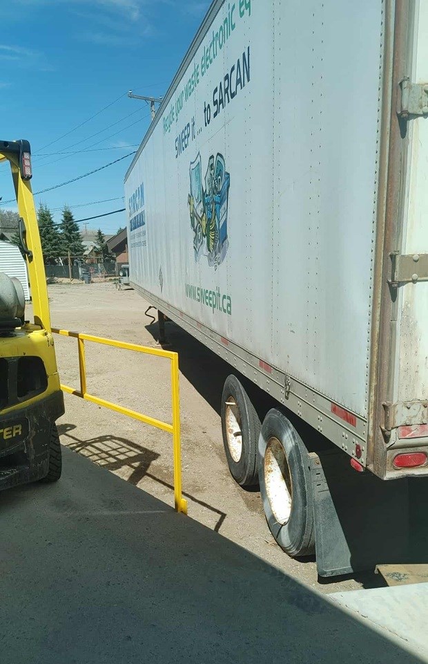 trailer-and-forklift