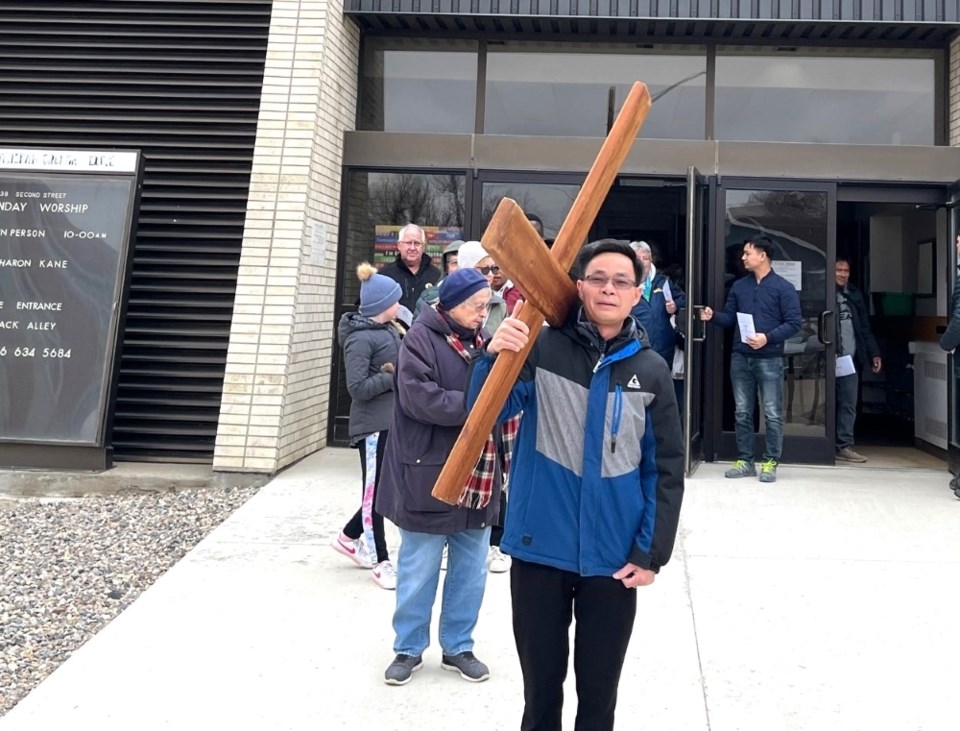 estevan-walk-with-the-cross-2025