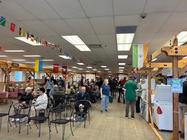 indoor-crowds-50-stoon-farmers-market