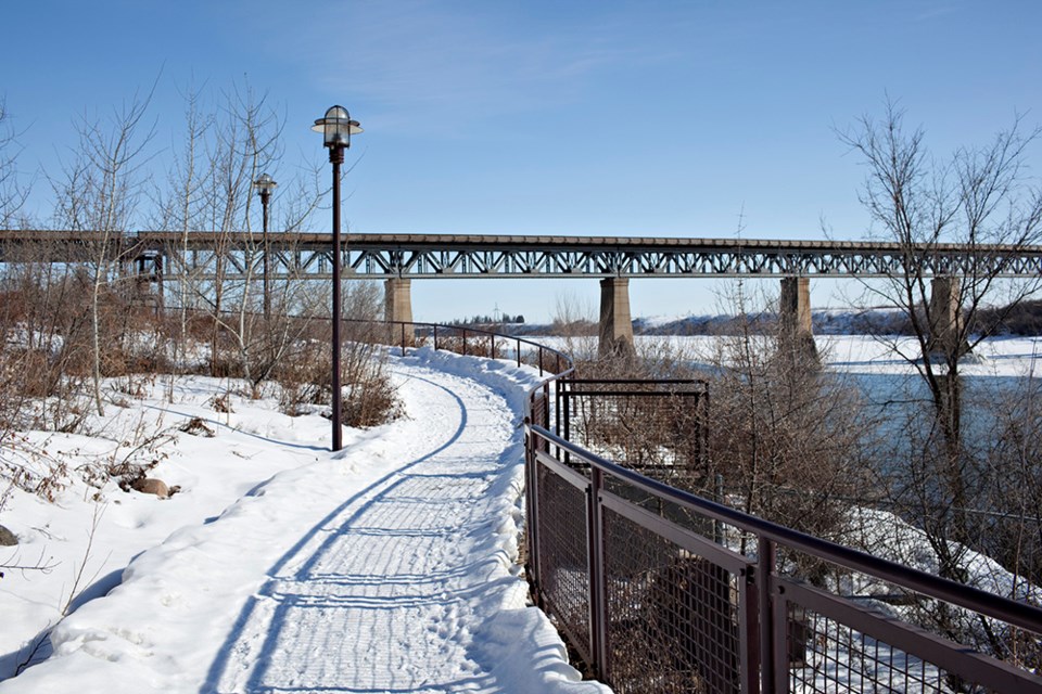 saskatoon train bridge
