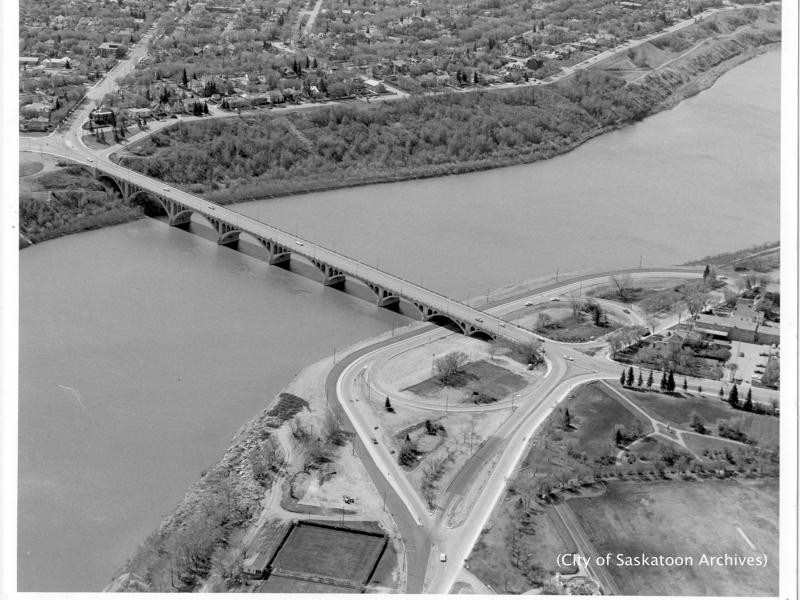 An important structure that connects Saskatoon, University Bridge includes history and character to the city's ambience.