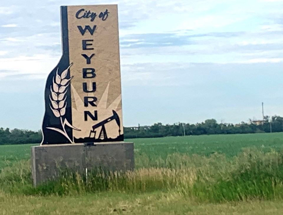 weyburnsignentrance_7888