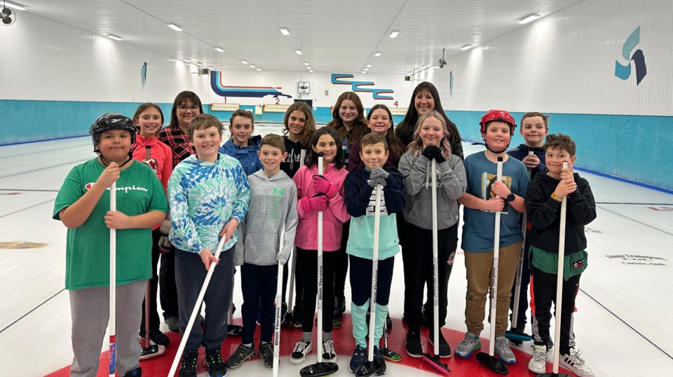 carlyle-elementary-school-curling