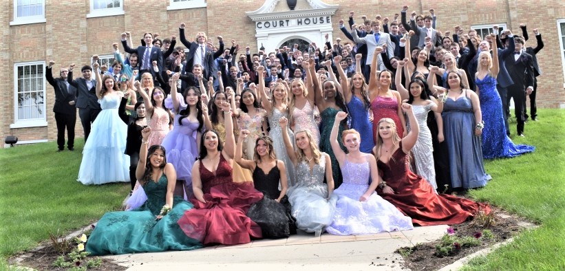 Estevan Comprehensive School students gathered in front of the Estevan Court House for the annual grad photo. 