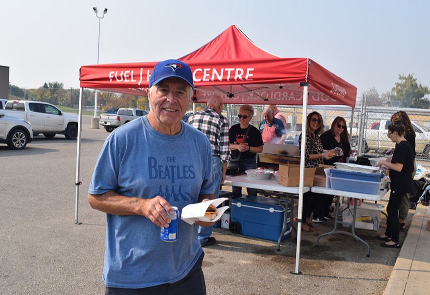 On Sept. 19, a fundraiser barbecue was held at Gateway Co-op in Canora to support the CJES outdoor classroom project. Deryl Ortynsky was one of the first in line for a tasty burger and a beverage. CJES Principal Shawna Stangel said the barbecue went over very well with 440 burgers sold, including pre-sales at CJES and CCS. “We really appreciate all the wonderful volunteers who came out to help us today.”