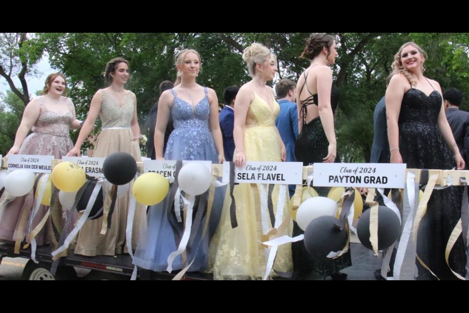This grad float included Shayna Gosling, Cornelia Van Der Meulen, Nikola Erasmus, Gracen Gillespie, Sela Flavel and Payton Grad.