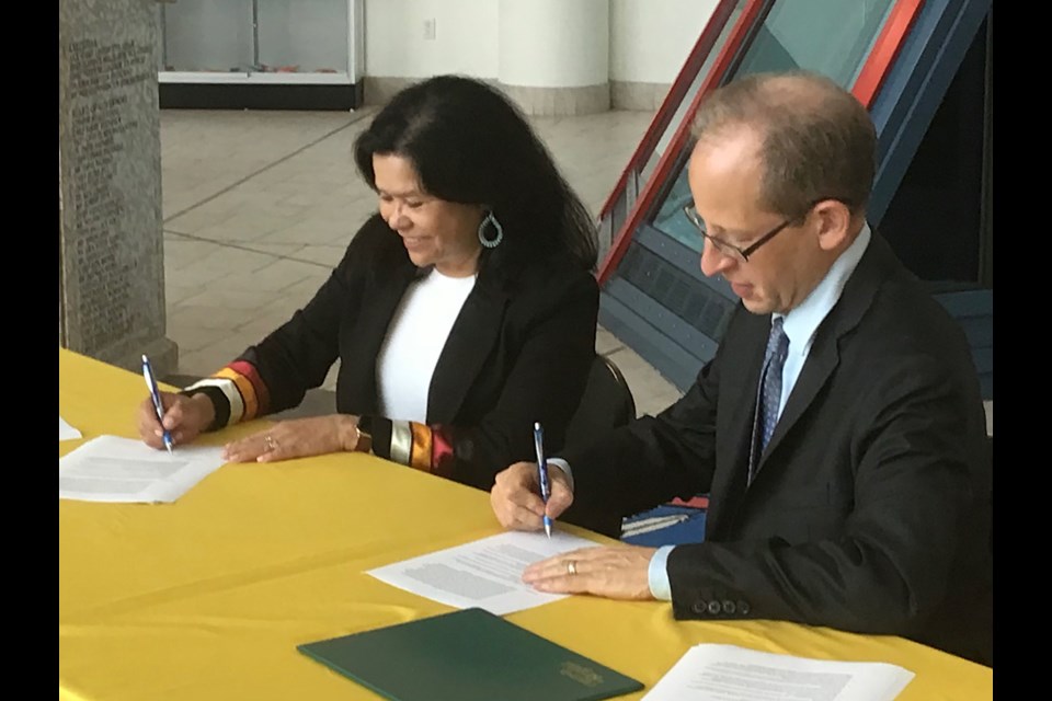 FNUC President Dr. Jacqueline Ottmann and U of R President Dr. Jeff Keshen sign the MOU