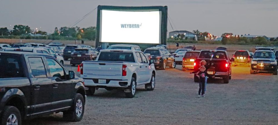 8545-Drive-in movie