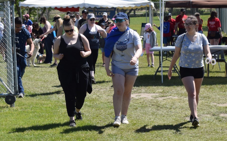 Participants head out in the Walk to Make CF History. 