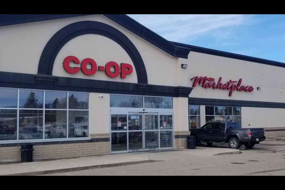 Sept. 20 was Co-op Fuel Good Day, where local motorists could help out community charities. With every fill at Gateway Co-op in Canora, Buchanan and Preeceville, 10 cents per litre was donated. Gateway totalled up the money raised, and reports that just over $3,800 will be shared between Assiniboine River Archery Club and Preeceville Minor Ball.
