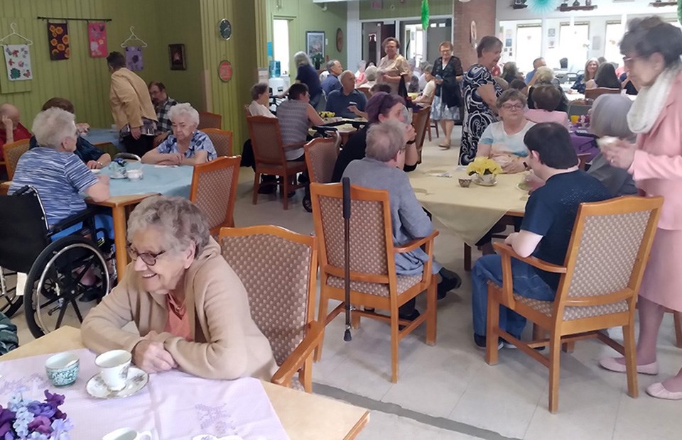 The Eaglestone Lodge dining room was filled with residents and their guests on Mother’s Day when a tea was prepared and served by Friends of Eaglestone.