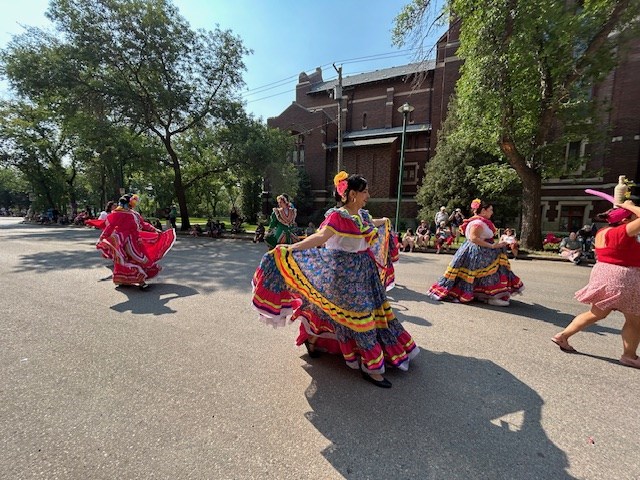 saskatoon-ex-colorful-dancers