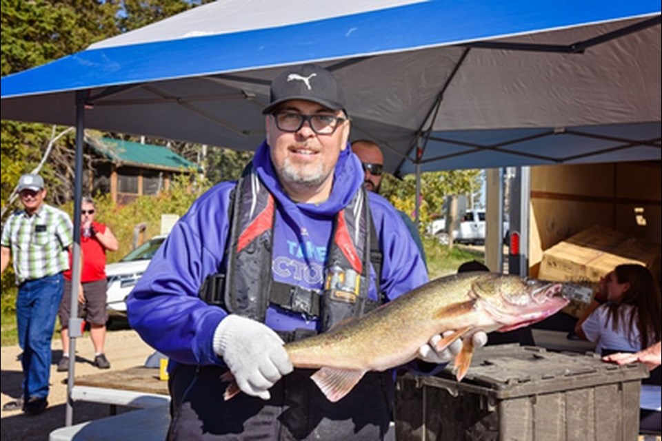 Brad Degelman showcased the Madge Lake Walleye Cup Big Fish – weighing in at 6.98 pounds and earning a prize of $600. Brad and his partner Don Planedin were also 2021 Tournament Champions and the Top Travelling Team. 