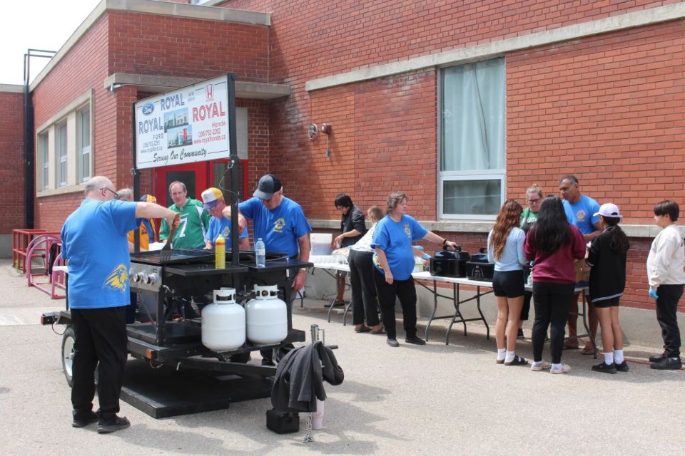 yorkton-lions-club-fires-up-the-grill-for-dr-brass-school-year-end-barbecue_resized