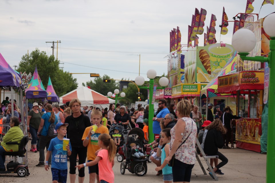 Various foods, drinks, games and spectacles were available for attendees.