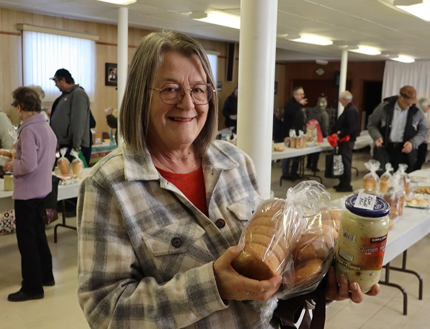 The Canora branch of the Ukrainian Catholic Women’s League hosted its annual Easter Tea & Bake Sale on April 10 at the Ukrainian Catholic Hall. Sonia Kostyshyn had reason to smile after finding what she was looking for before Easter: baba, donuts and clam chowder.