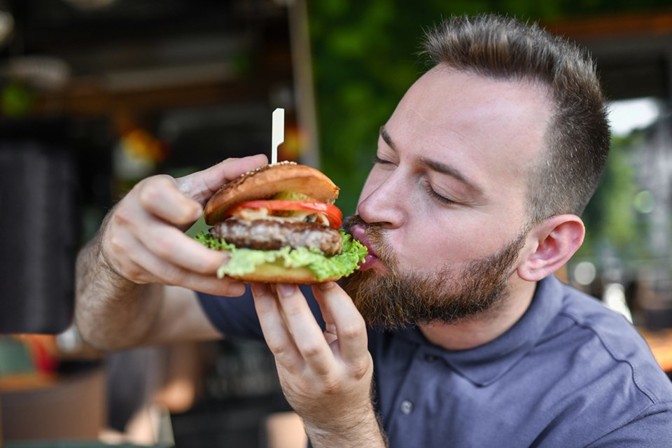 eatig veggie burger