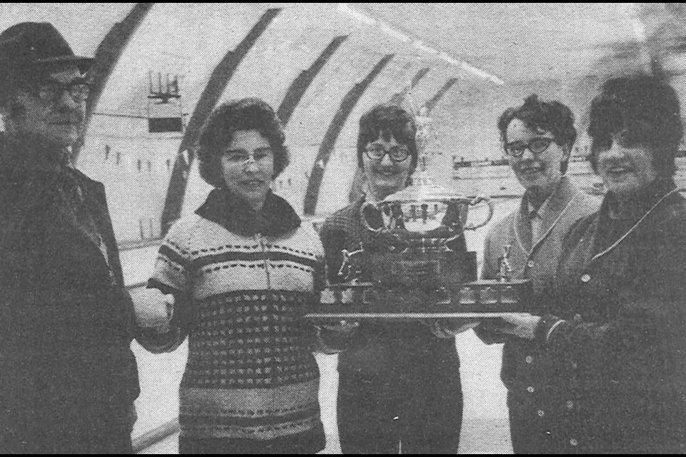 Winner of the Marg Selinger Memorial Trophy for 1972 went to the Dorothy Whiting rink. (names in story).