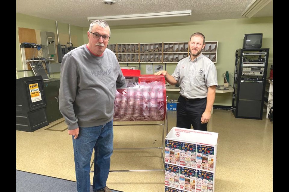 inning entries were drawn by Town Councilor Bob Ellert 
and Ted Kwasnicki, owner Harvey’s Home Centre