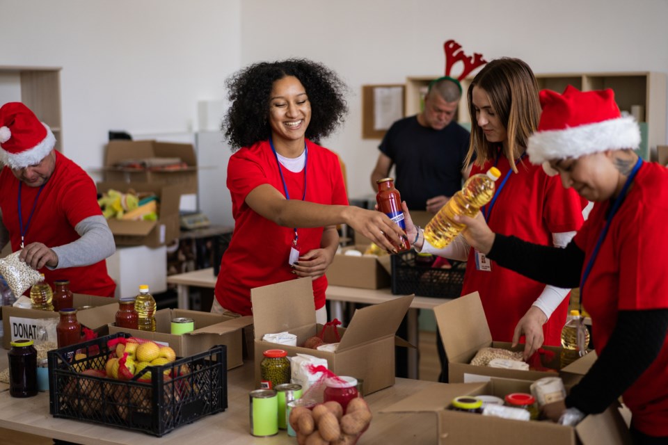 gettyimages-christmasdonation