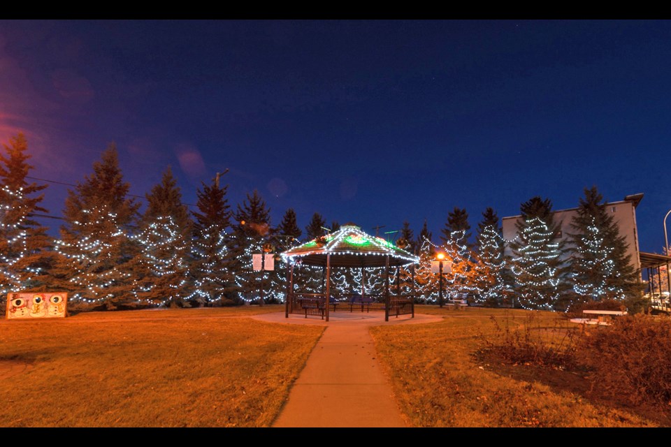 Lights were turned on at 6 p.m. at the gazebo on main street in Battleford to start the Lights of Joy activity. The lighting was followed by a family dance at the Alex Dillabough Centre.
* Please note these photos carry the photographer's copyright and may not be reproduced from this gallery. For print requests, visit https://www.mphocus.com/
