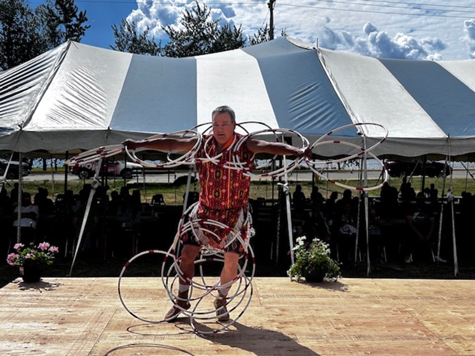 hoop-dancer-burton-bird-with-drummer-steven-charles-lac-la-ronge-indian-band