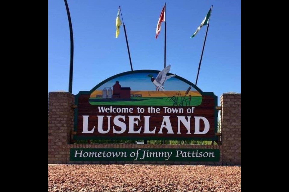 Luseland Mayor extends accolades to two newest inductees into Luseland Sports Hall of Honor.