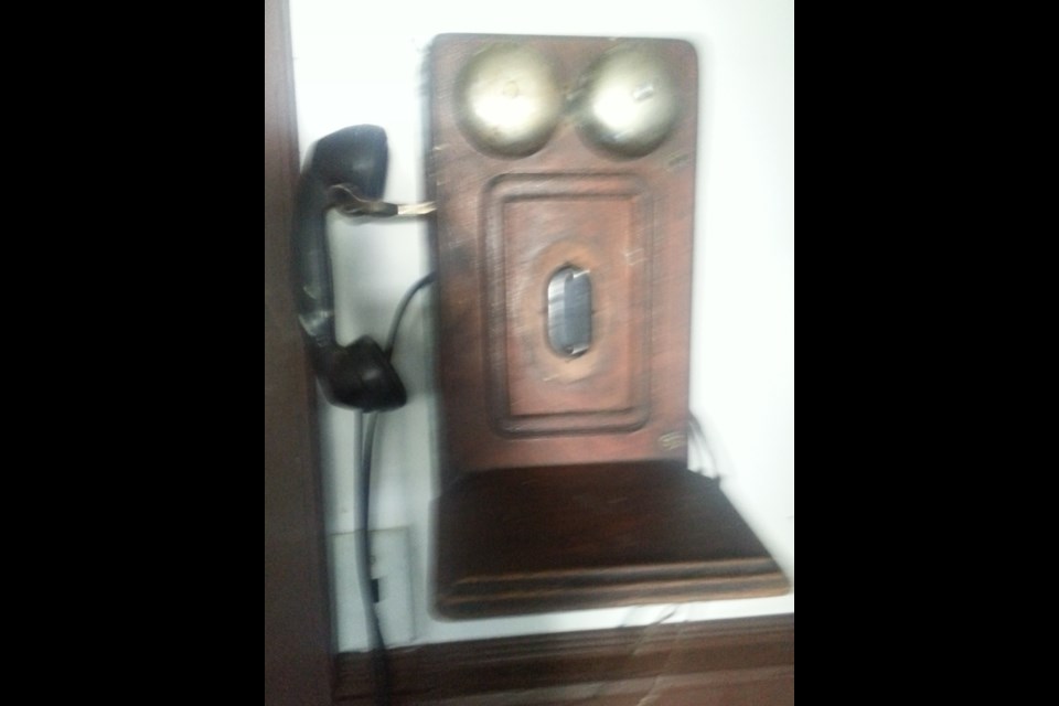 In 1917, a Bresaylor telephone consisted of a fancy wooden box mounted on the wall with two bells near the top, a crank on the side, a speaker in the centre and a receiver on a hook on the side. 
