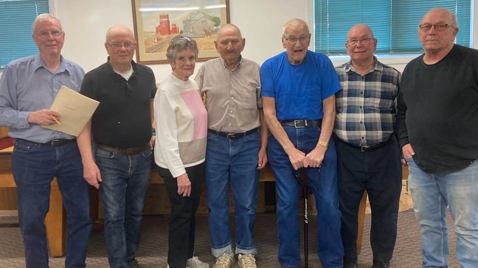 Do Drop In’s final shuffleboard tournament of the season has been held. In the photo are organizer Nestor Fransoo with Eric Callbeck, Carole Dyck, Dave Sayers, Sven Christianson, Bob Lesko and Wally Mack. 