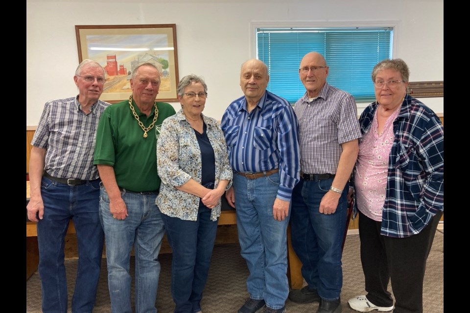 Winners of the Do Drop In shuffleboard tournament were Astor Fransoo, Vern Iverson,  Karen Kelly, Gordon Klein, David Ottas and Bev McCrimmon. 