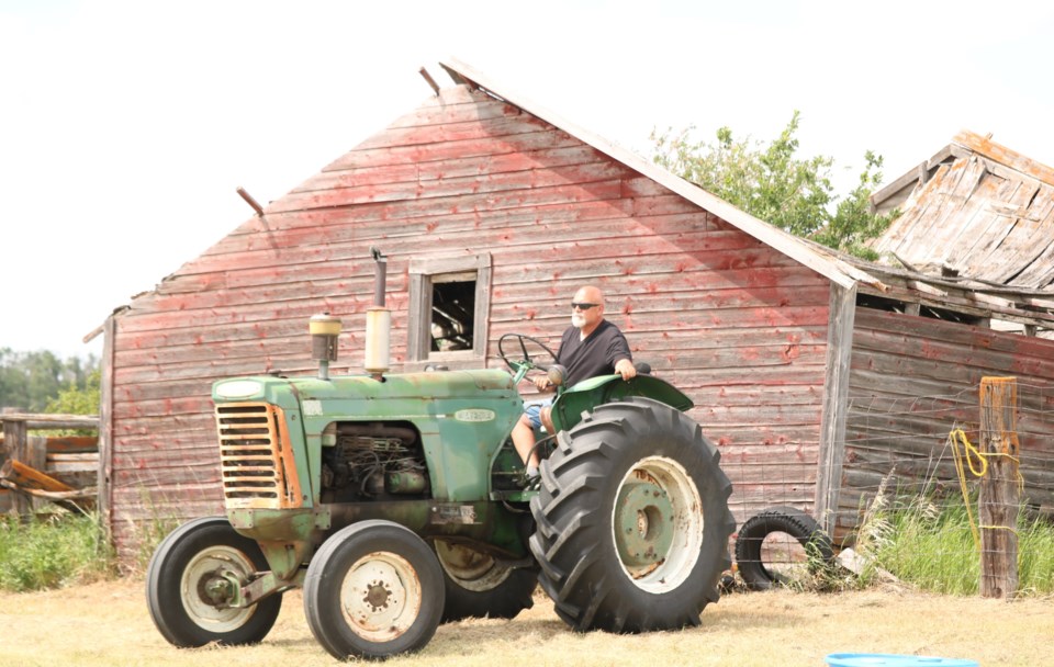 old-tractors-happy-vale-3