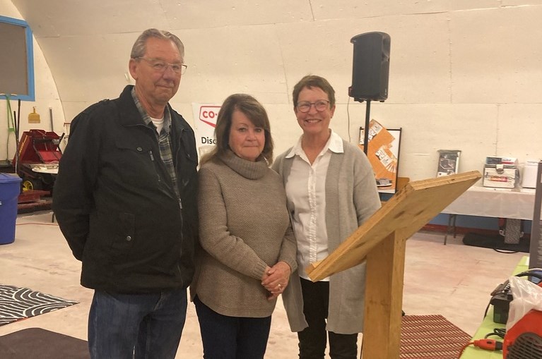 Norm Hiebert and Barb Cousins, Radisson’s 2023 Citizens of the Year, with Linda Hosegood, president of Radisson Recreation Board. 