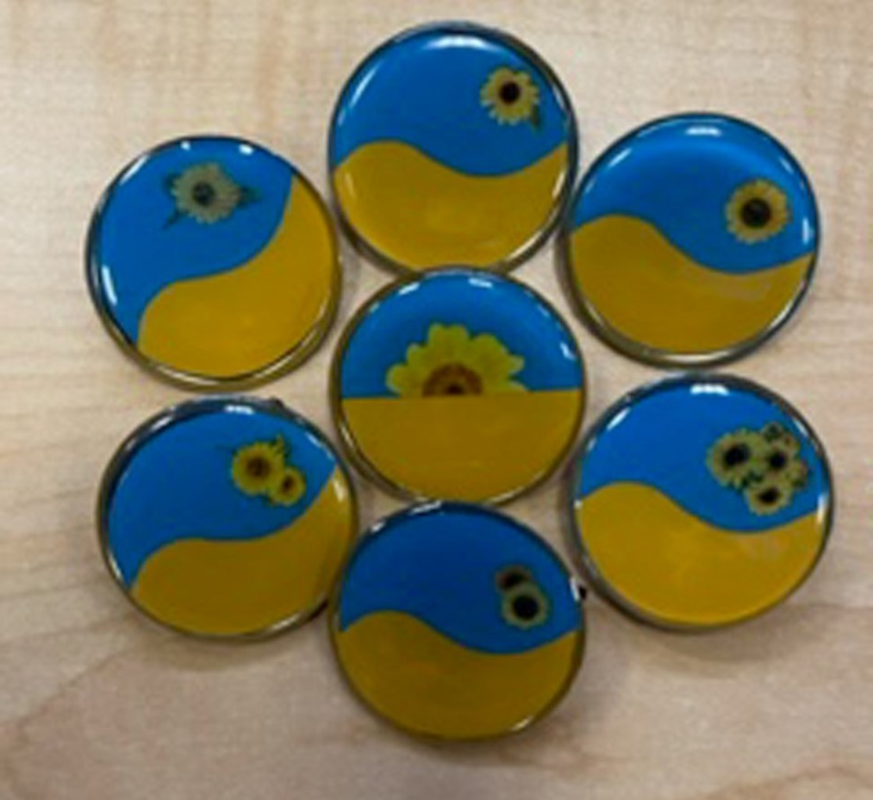 Support Ukraine Pins